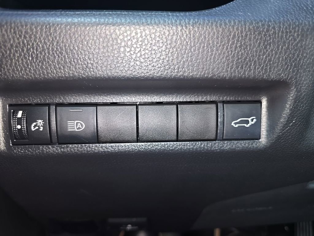 Used 2022 Toyota RAV4 XLE Premium image 32