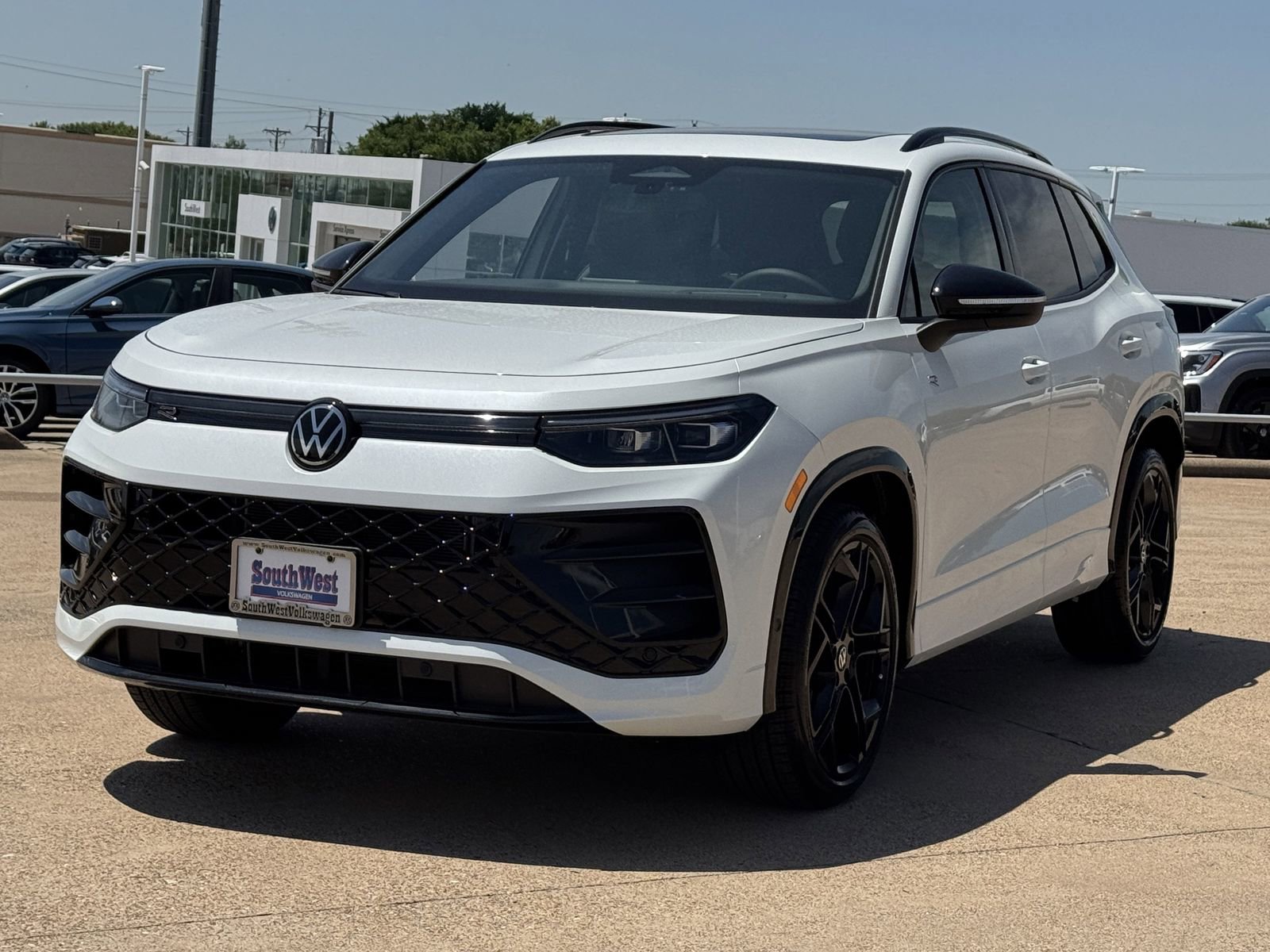 New 2026 Volkswagen Tiguan SE R-Line FWD image 9