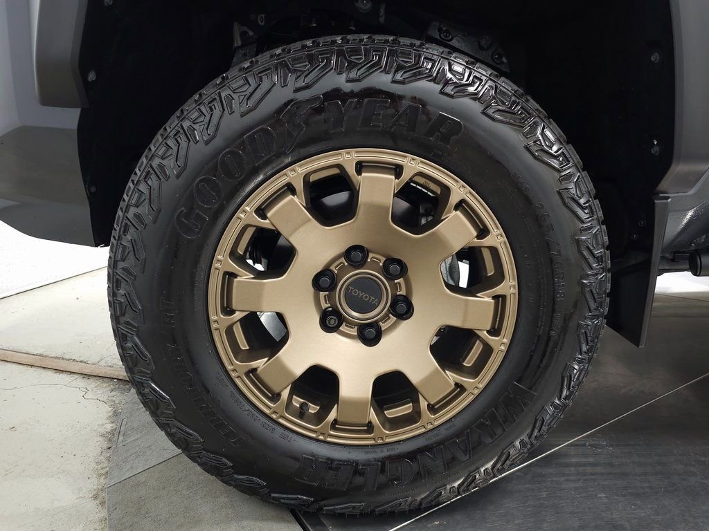 Used 2024 Toyota Tacoma Trailhunter image 15