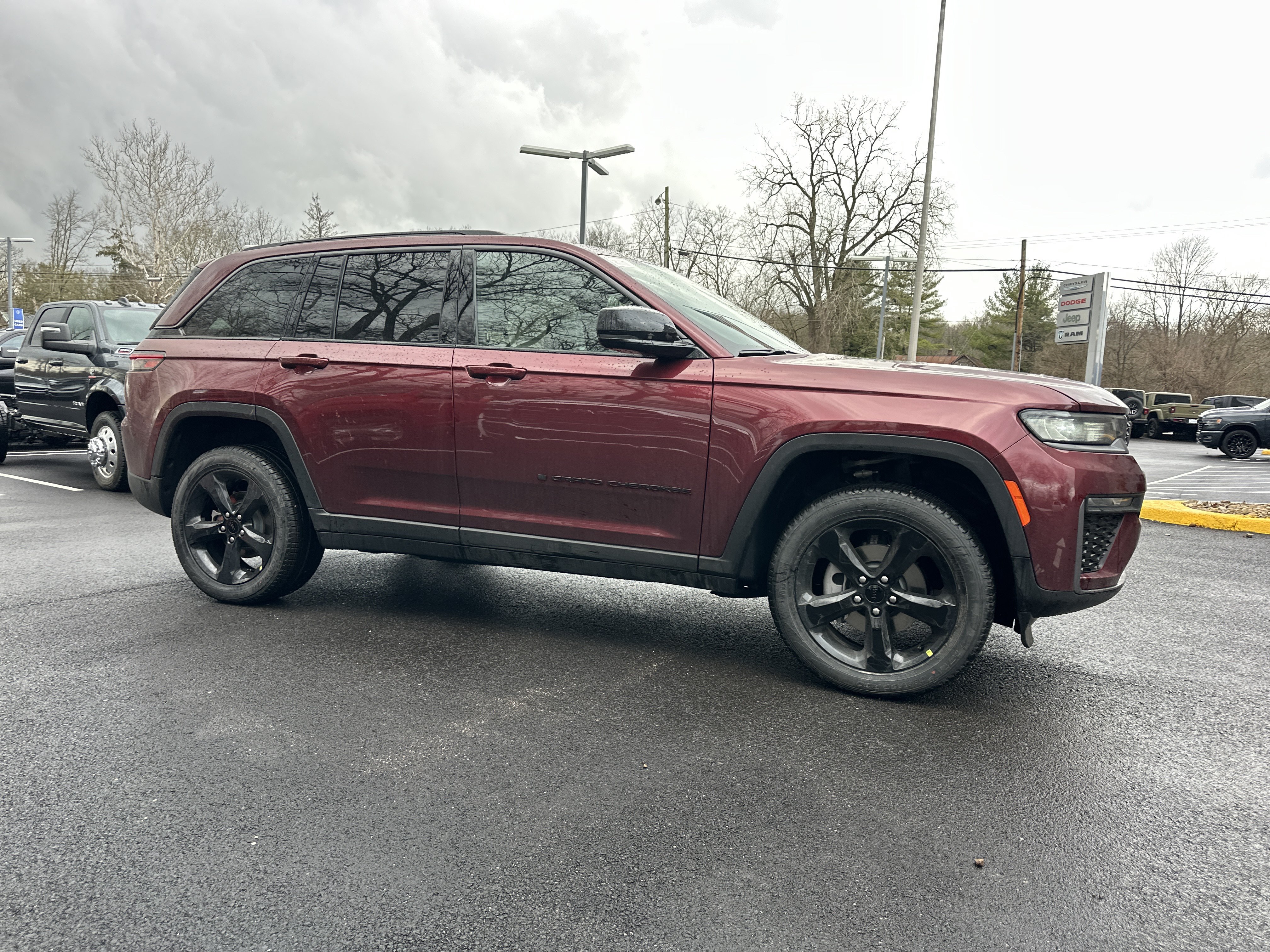 New 2026 Jeep Grand Cherokee Limited w/ Limited Altitude Package AWD/4WD image 16