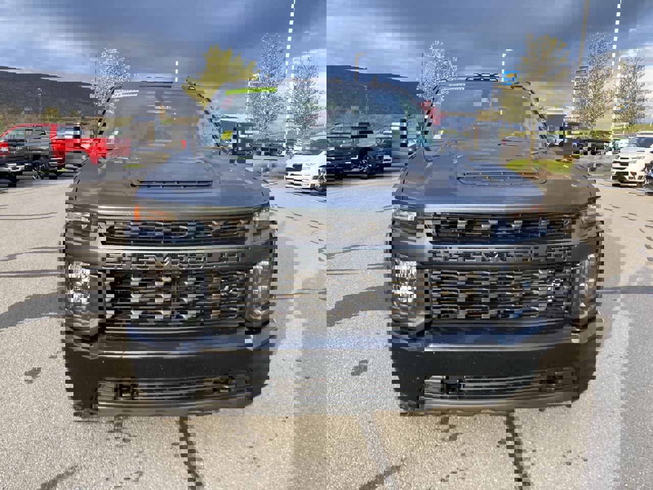 Used 2020 Chevrolet Silverado 2500 Custom w/ Custom Value Package image 2