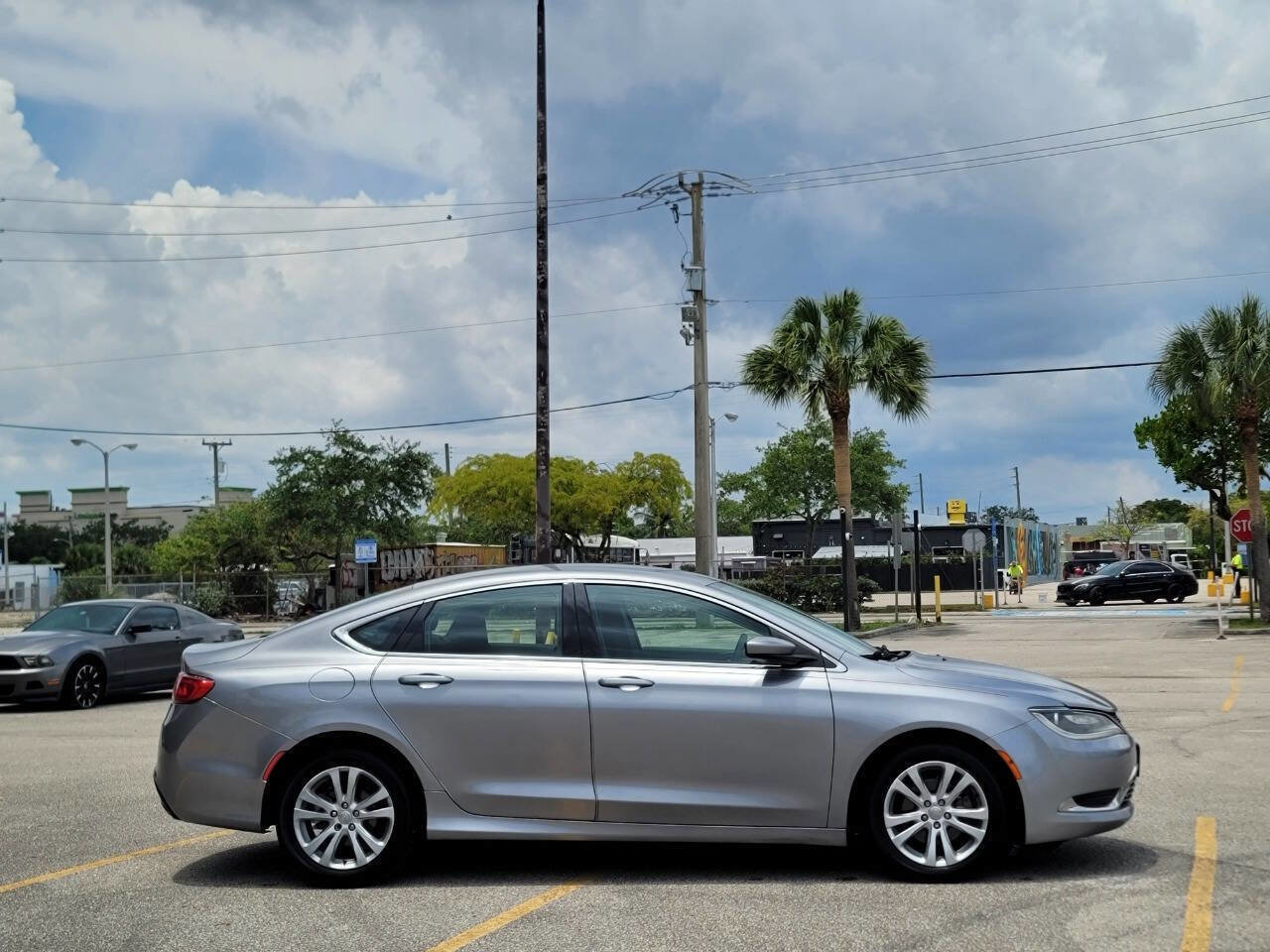 Used 2015 Chrysler 200 Limited FWD image 5