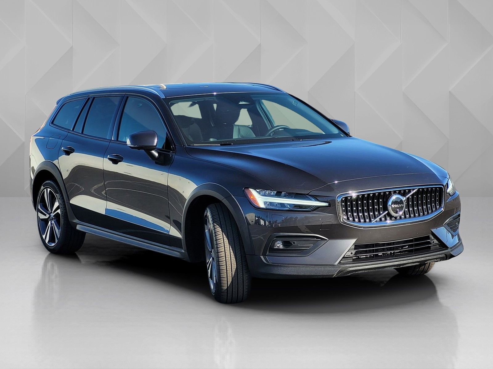 Certified 2025 Volvo V60 B5 Cross Country Plus image 8