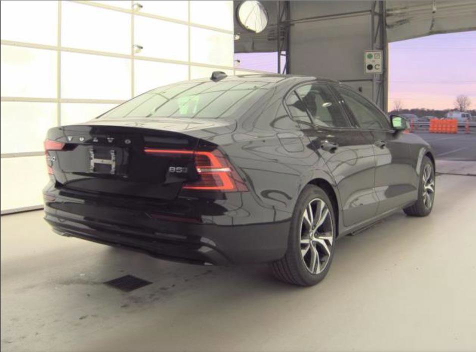 Used 2025 Volvo S60 B5 Core image 5