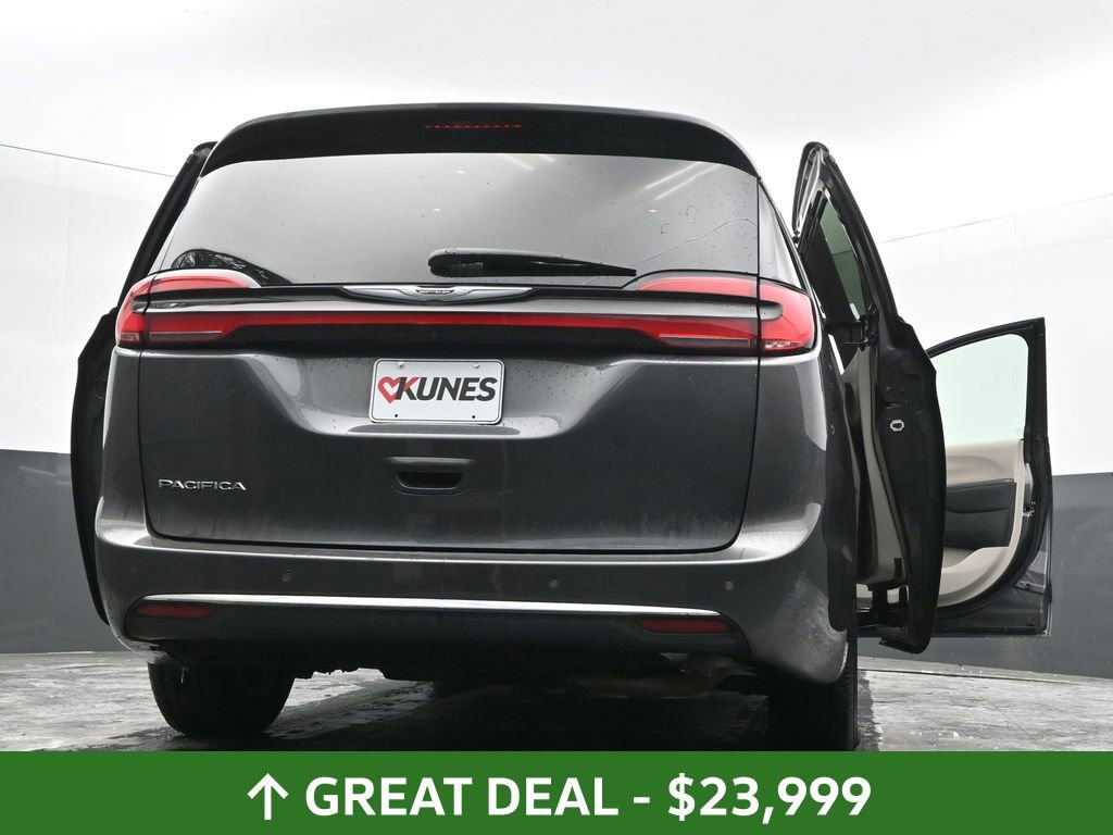 Used 2023 Chrysler Pacifica Touring-L image 72