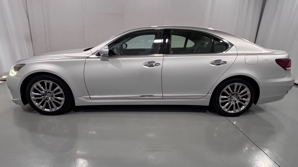 Used 2017 Lexus LS 460 w/ Comfort Package RWD image 8