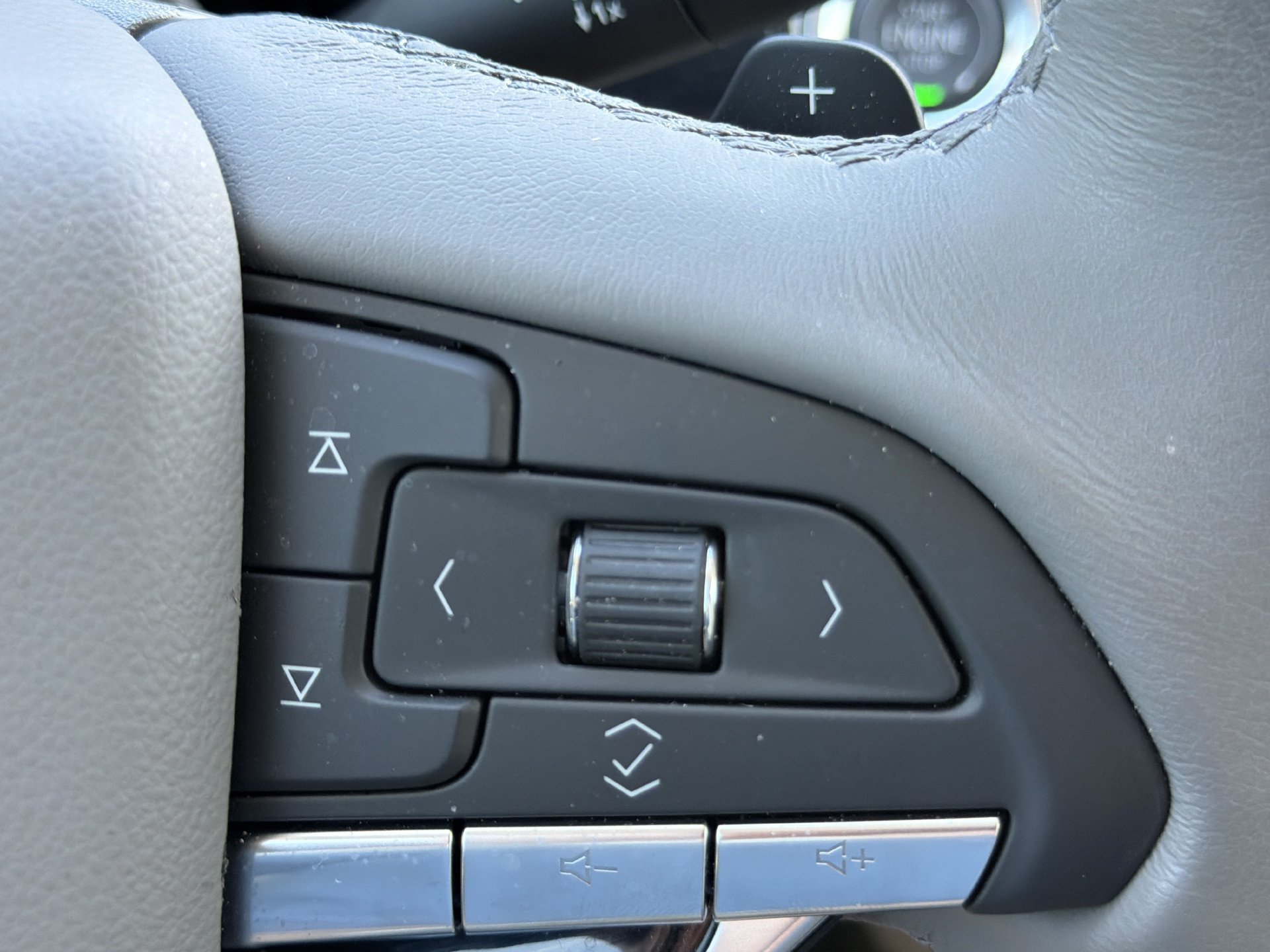 Used 2024 Cadillac XT6 Premium Luxury w/ Technology Package FWD image 33