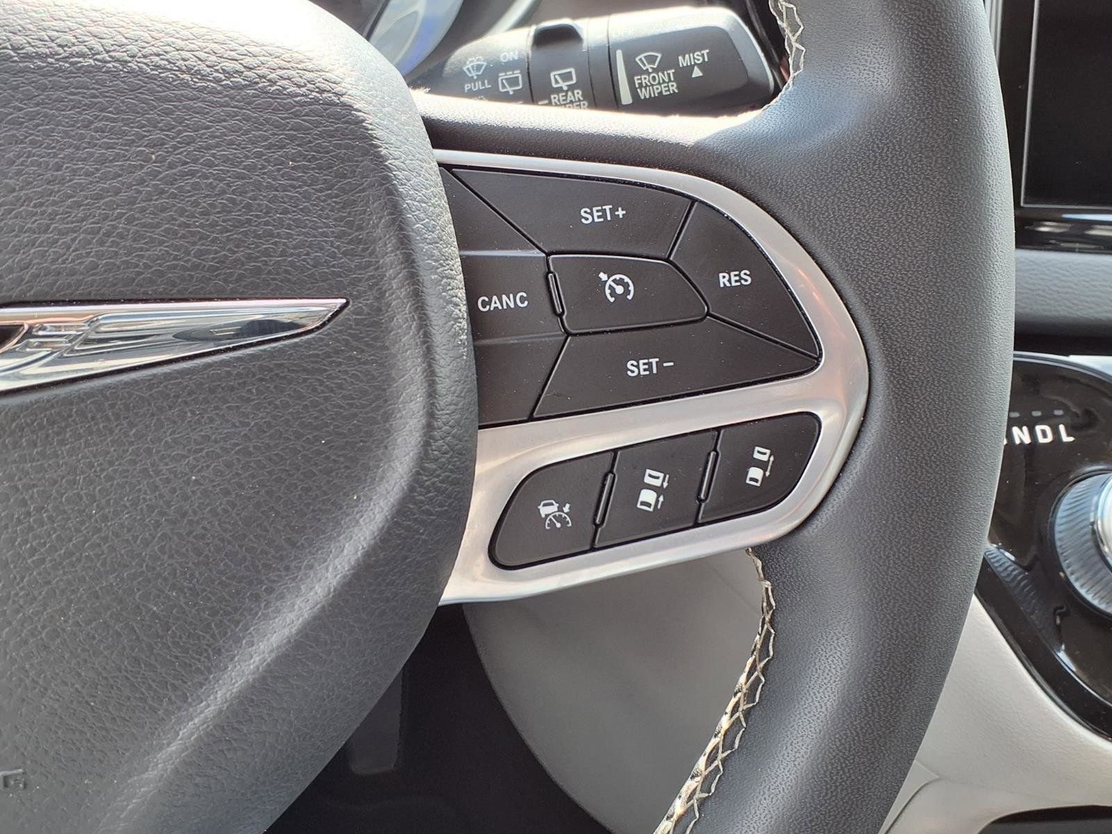 Used 2022 Chrysler Pacifica Touring-L image 23