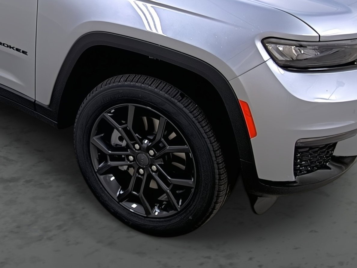 New 2025 Jeep Grand Cherokee L Limited w/ Trailer Tow Package image 14