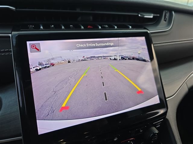 Used 2023 Jeep Grand Cherokee Limited image 29