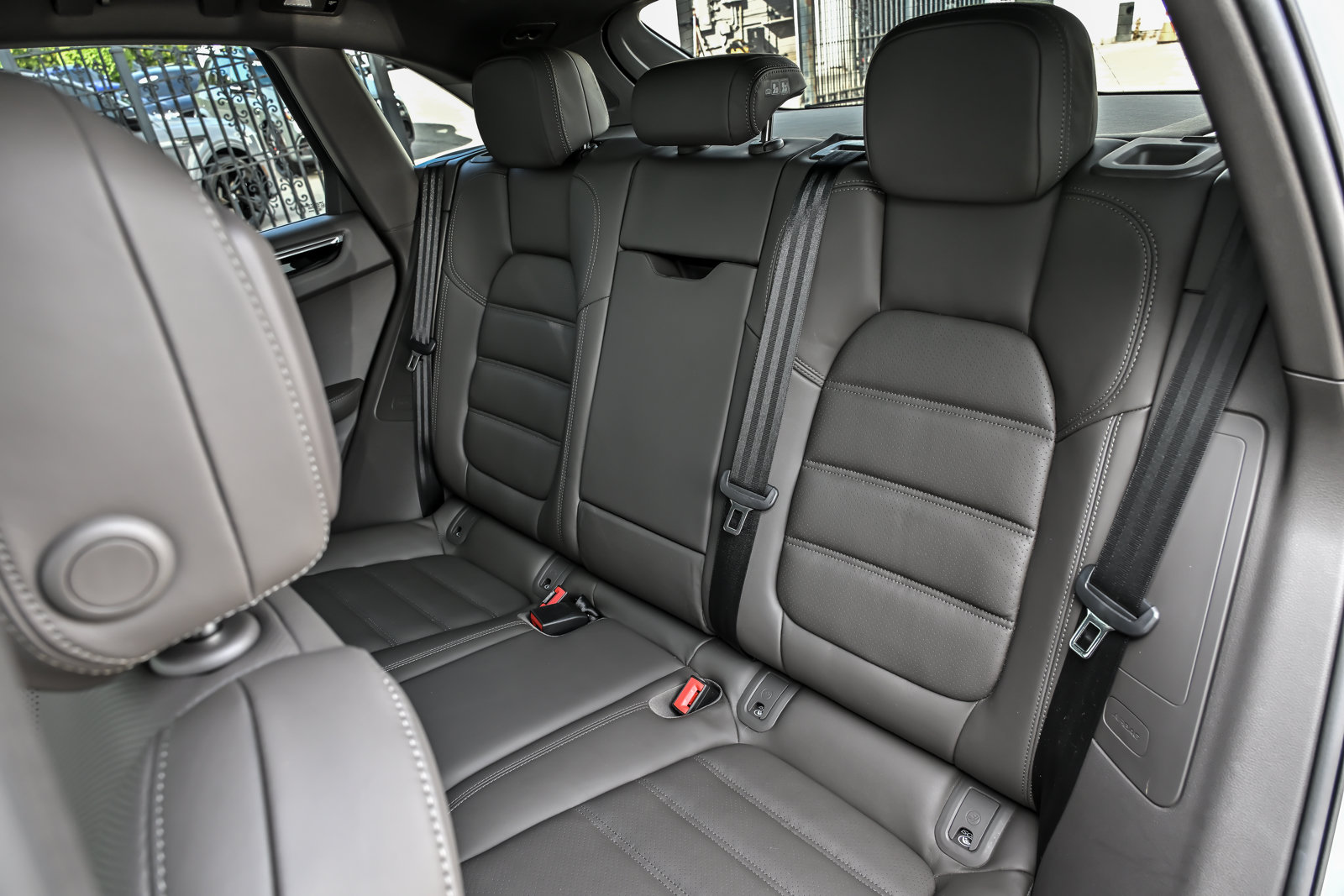 Used 2025 Porsche Macan w/ Premium Package Plus AWD/4WD image 24