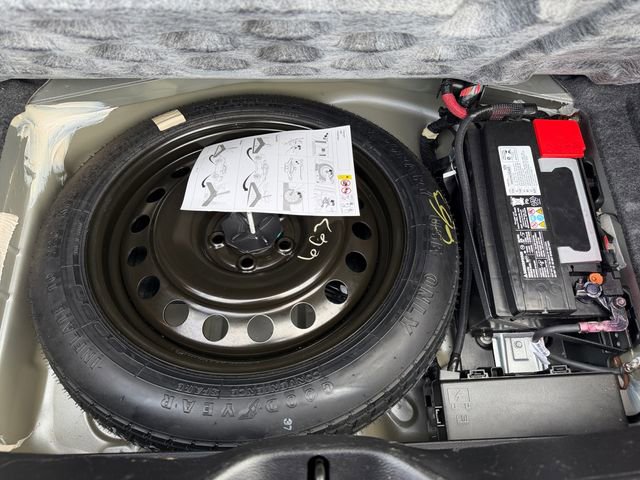 Used 2016 Chrysler 300 C image 34