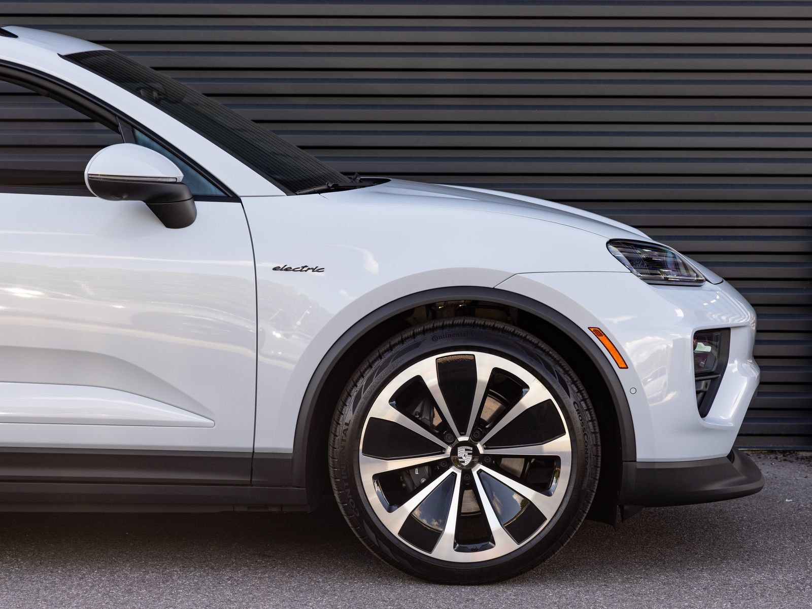 Certified 2026 Porsche Macan 4 Electric AWD/4WD image 9