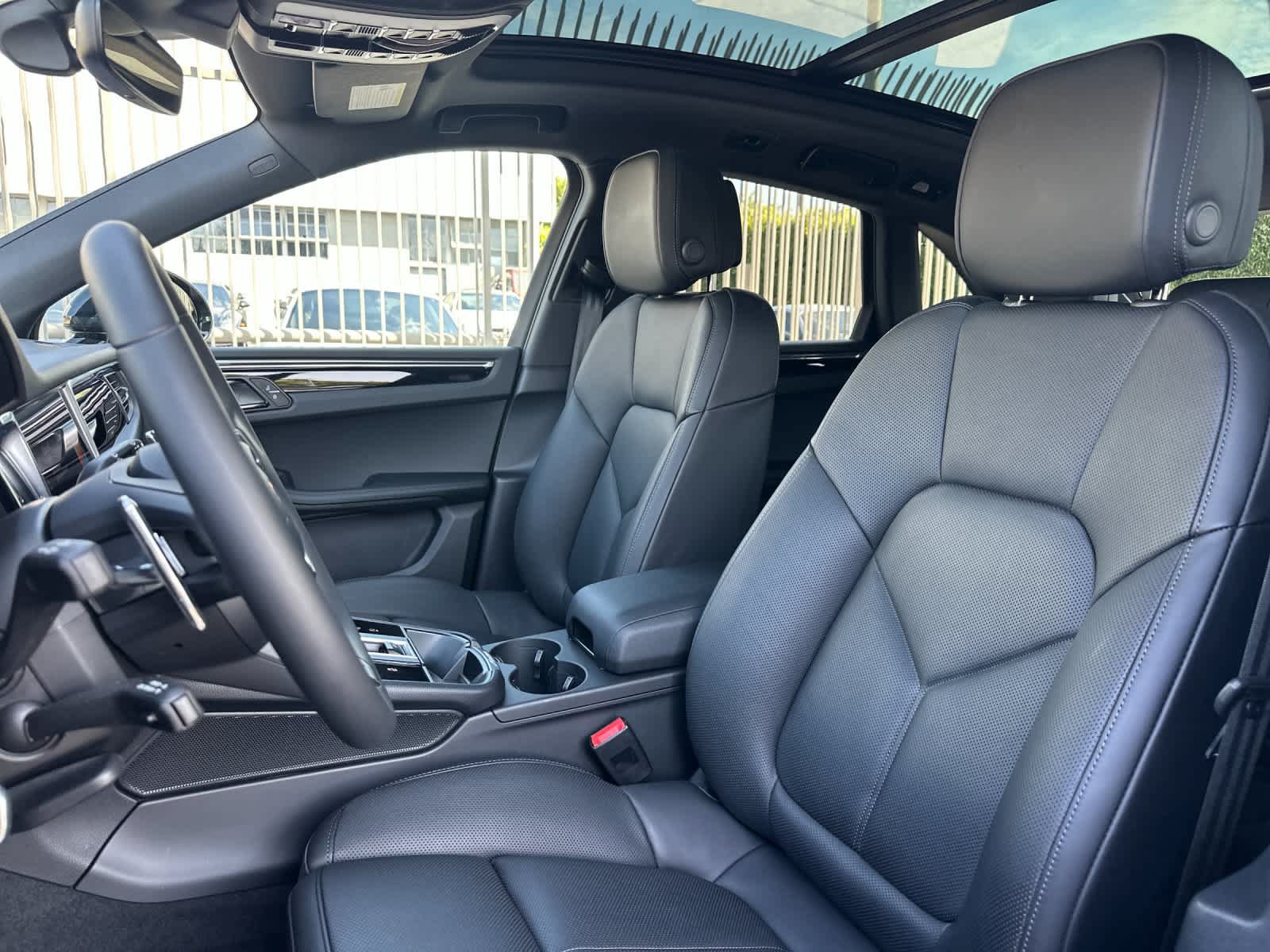 New 2026 Porsche Macan AWD/4WD image 5