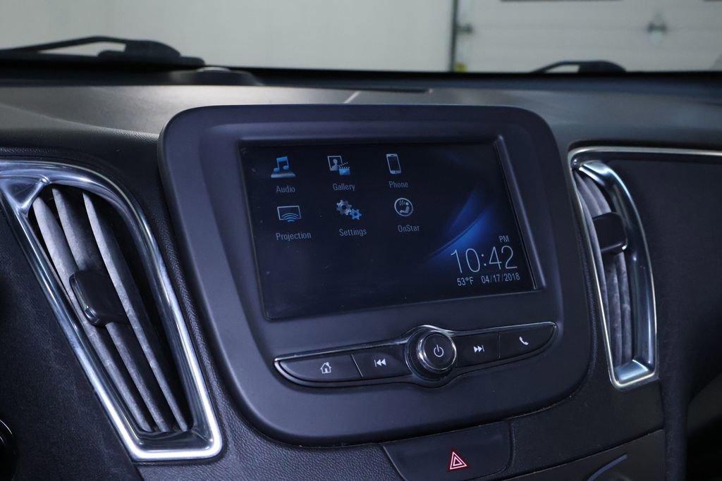 Used 2018 Chevrolet Malibu LT FWD image 25