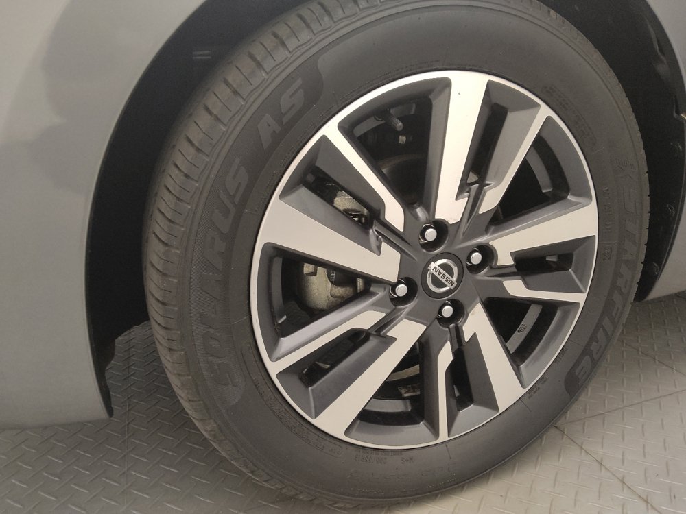 Used 2021 Nissan Versa SV FWD image 31