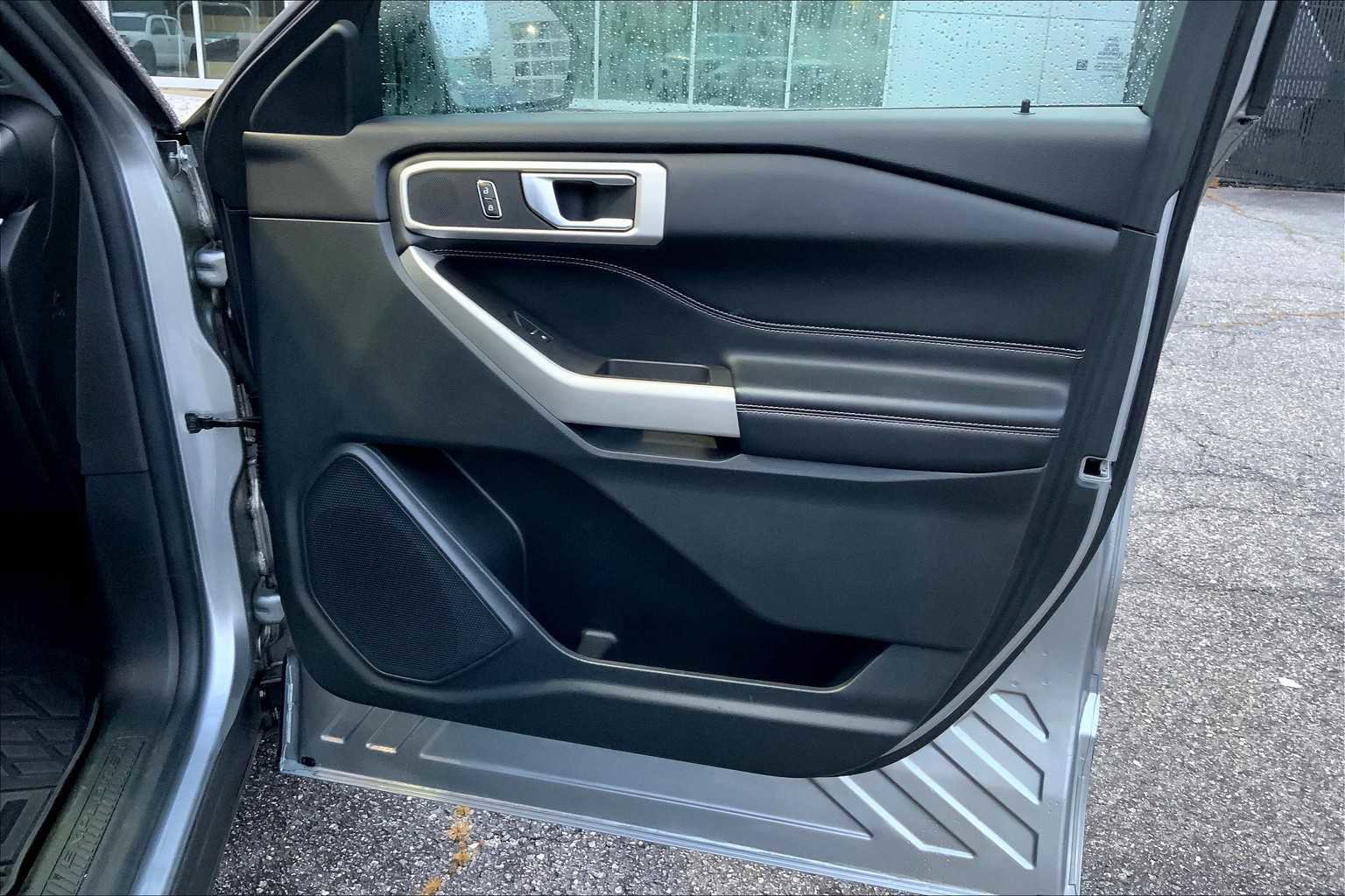 Used 2022 Ford Explorer XLT image 41