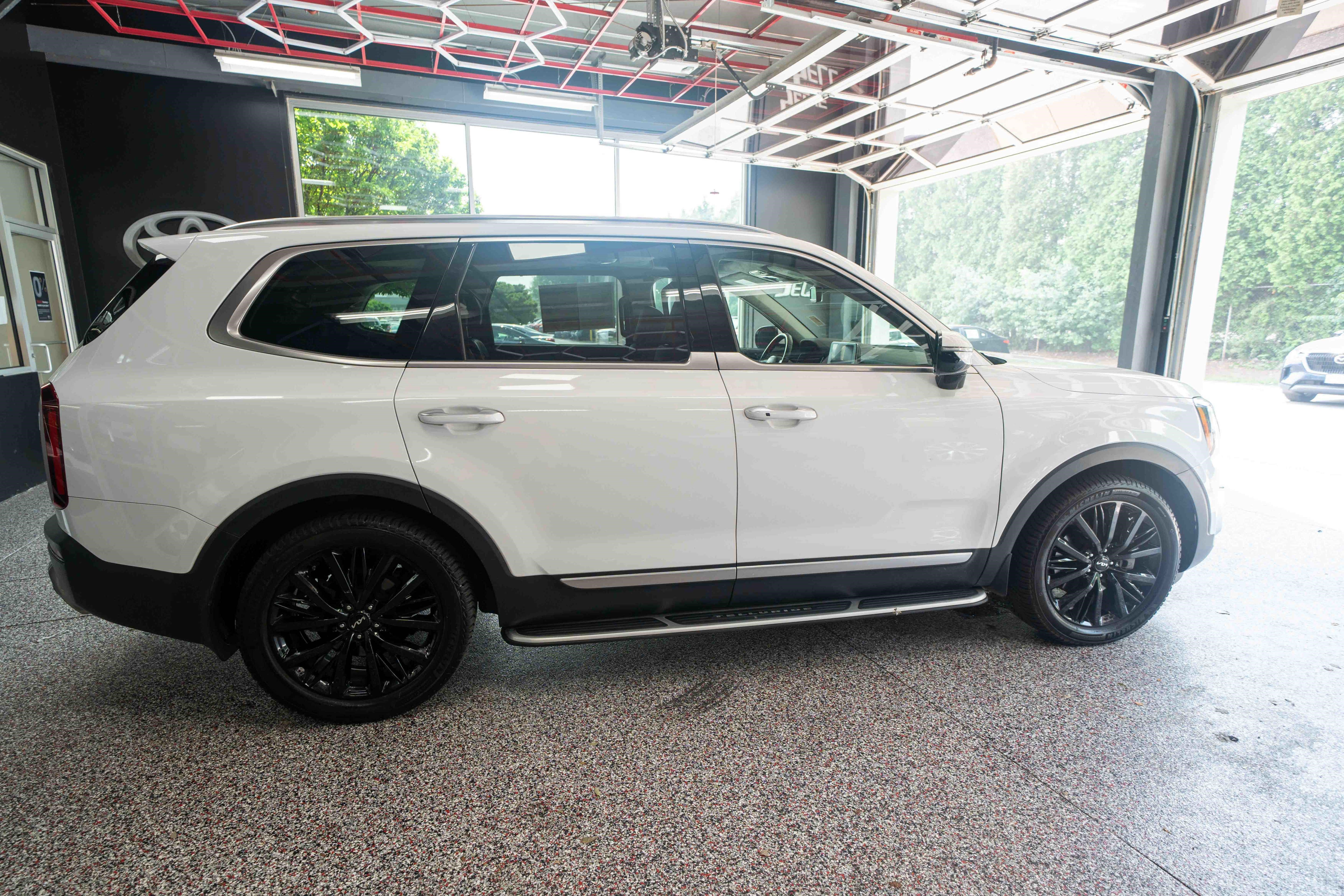 Used 2022 Kia Telluride SX w/ SX Prestige Package AWD/4WD image 4