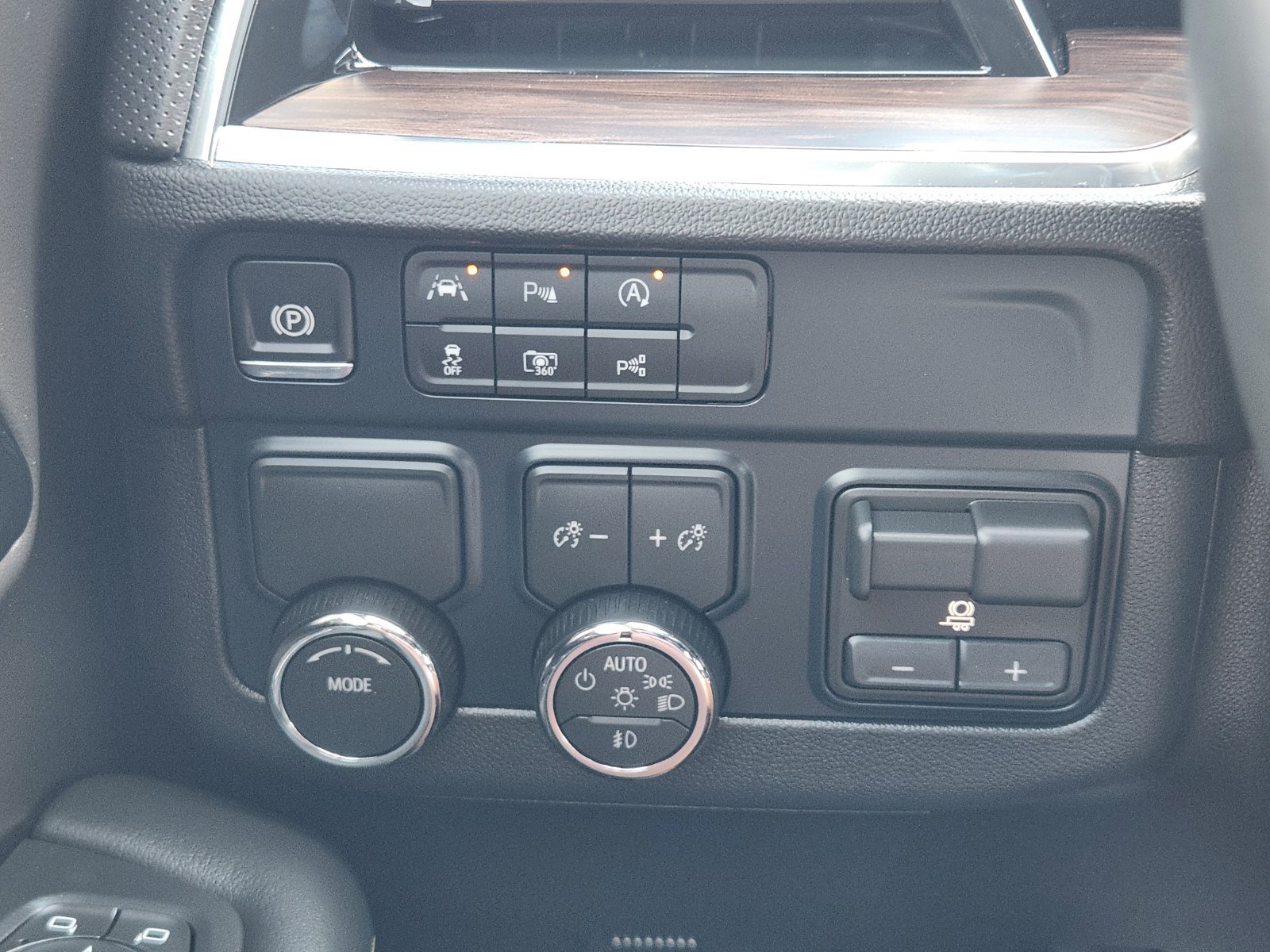 Used 2026 Chevrolet Tahoe Premier w/ Sun And Tow Package RWD image 24