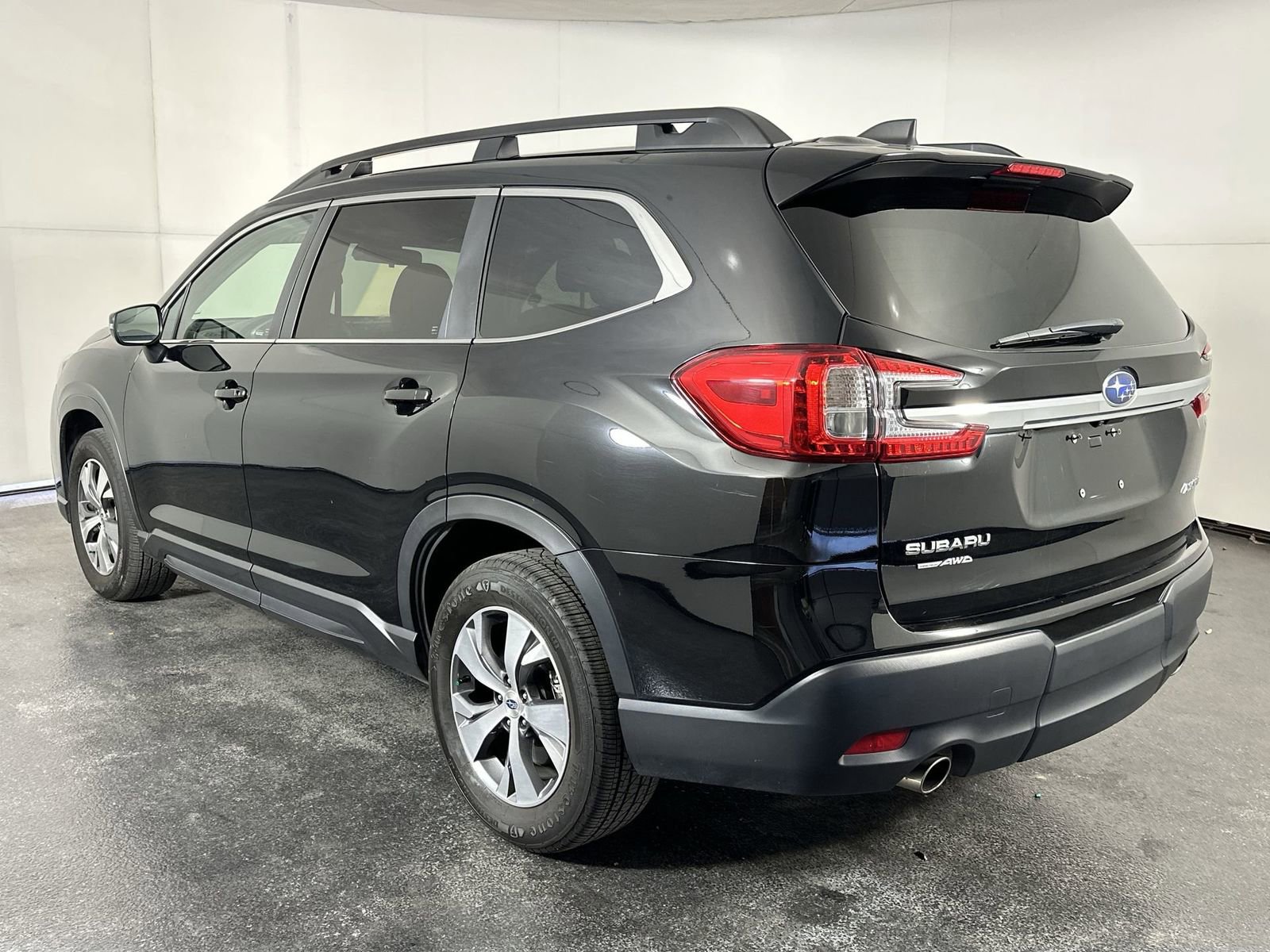 Used 2023 Subaru Ascent Premium image 6