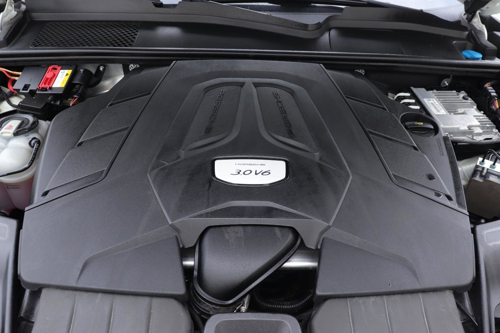 Used 2021 Porsche Cayenne image 34