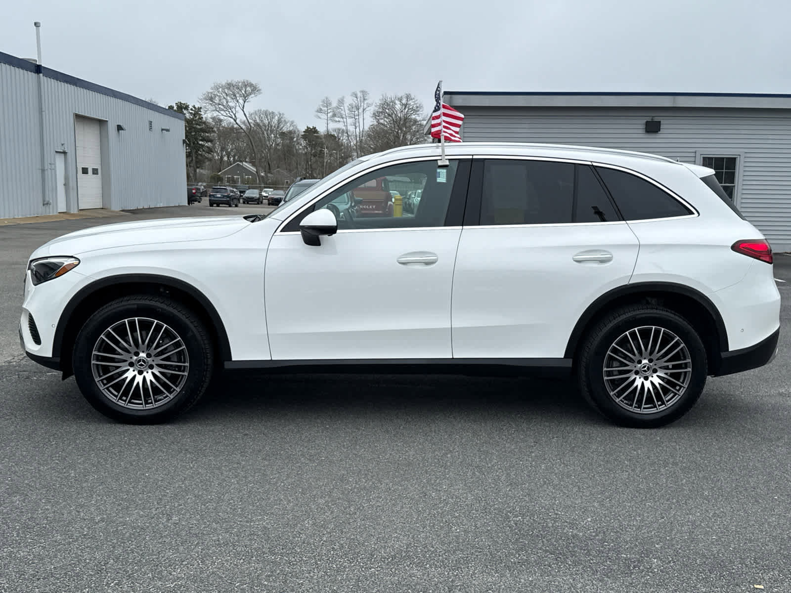 Used 2024 Mercedes-Benz GLC 300 4MATIC image 4