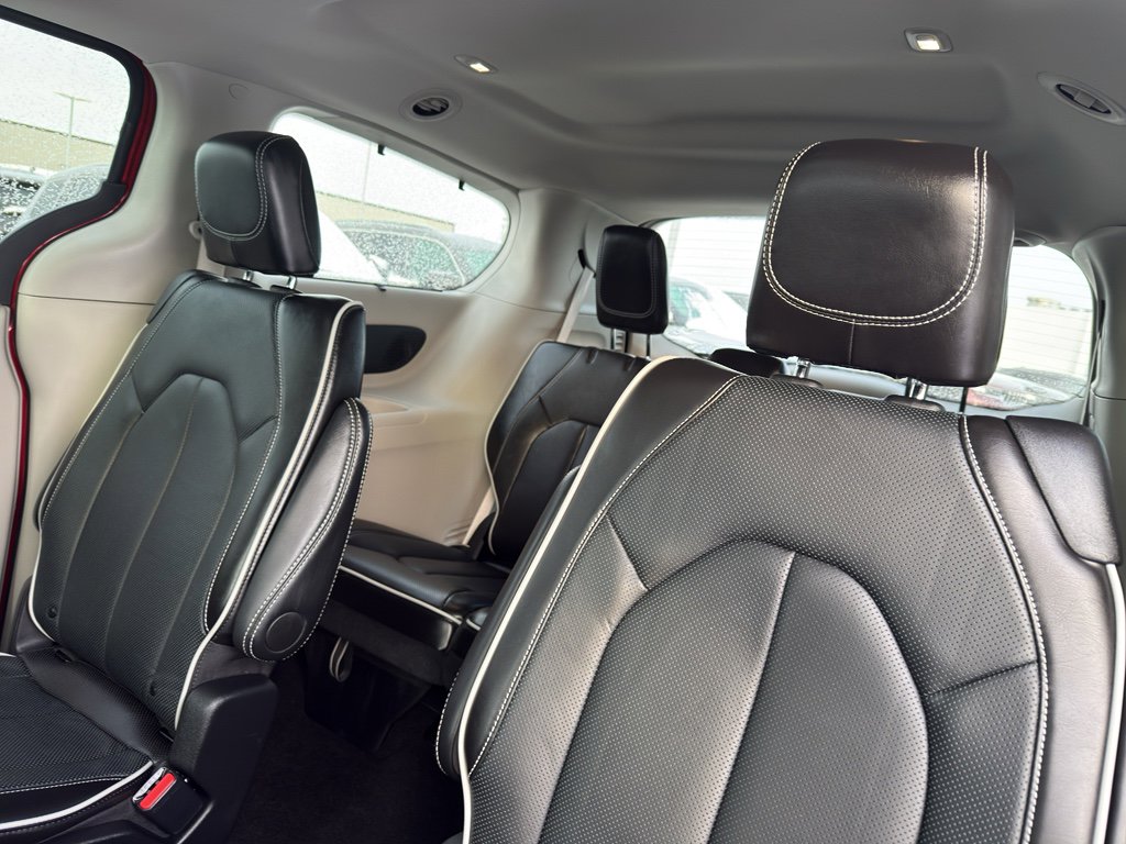 Used 2024 Chrysler Pacifica Limited image 33