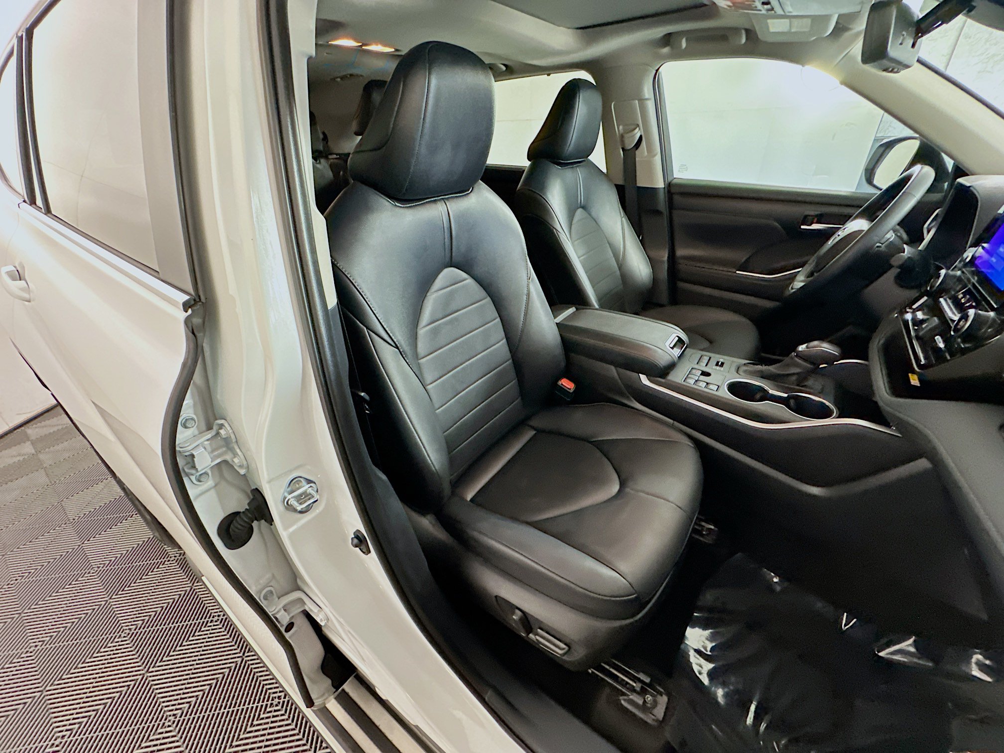 Certified 2025 Toyota Highlander XLE AWD/4WD image 28