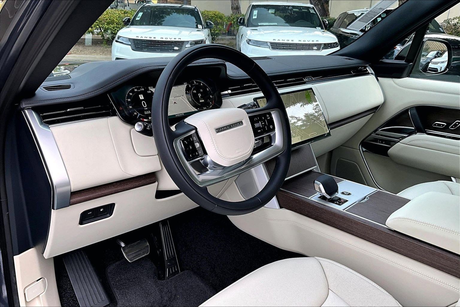 New 2026 Land Rover Range Rover SE image 4
