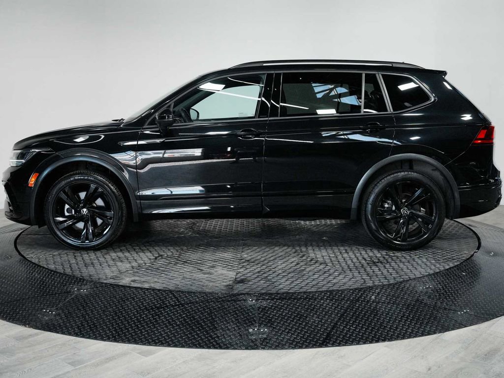 Used 2023 Volkswagen Tiguan SE R-Line AWD/4WD image 4