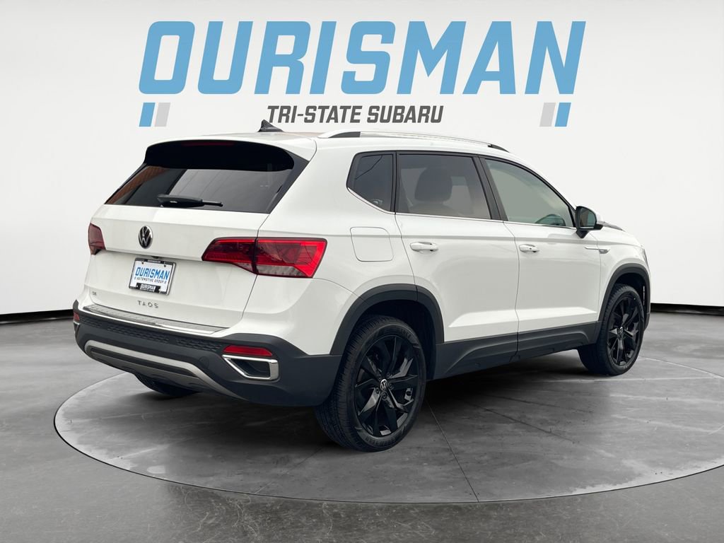 Used 2023 Volkswagen Taos SE w/ Black Wheel Package image 6