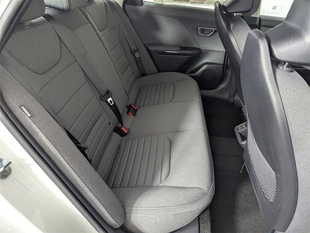 New 2025 Kia K4 EX image 32