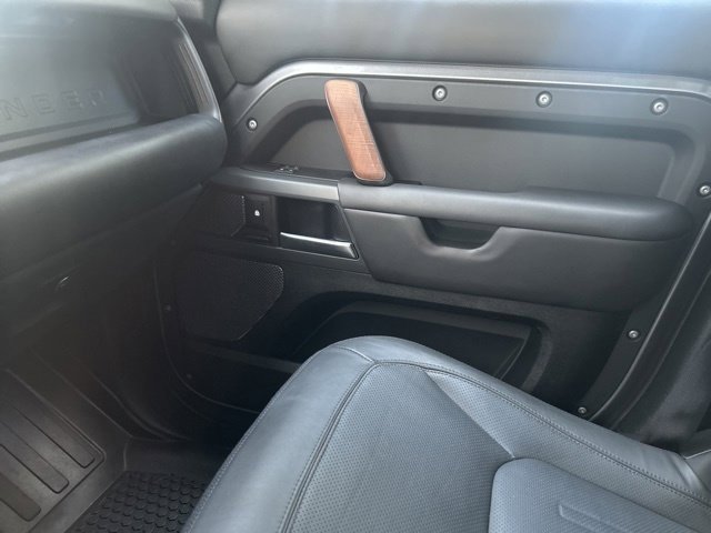Used 2023 Land Rover Defender 110 X image 24