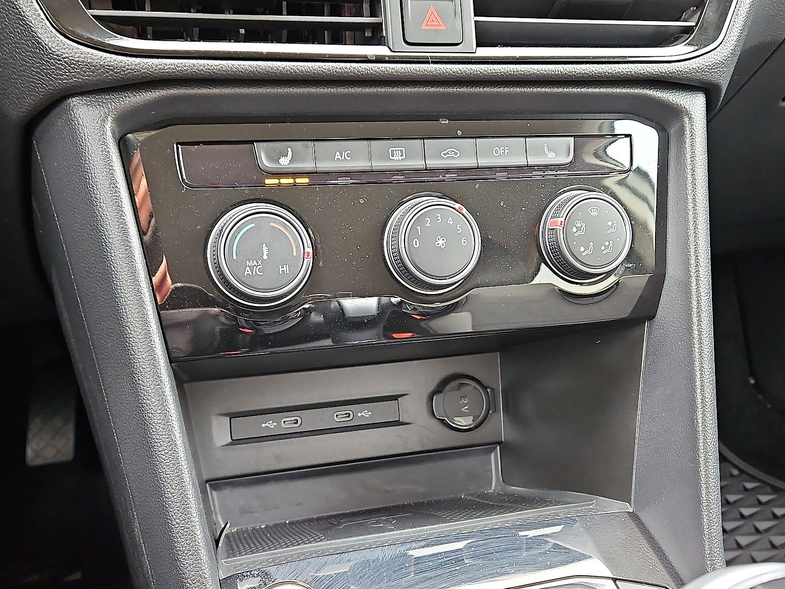 Certified 2023 Volkswagen Taos SE w/ Black Wheel Package image 15