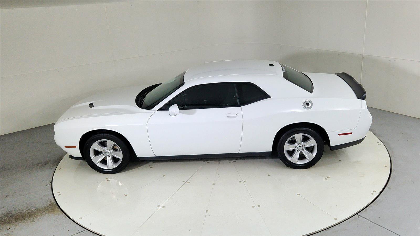 Used 2023 Dodge Challenger SXT image 33