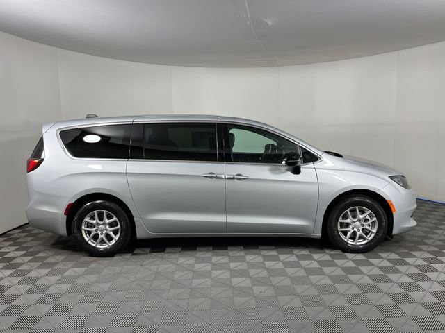 New 2026 Chrysler Voyager LX image 4