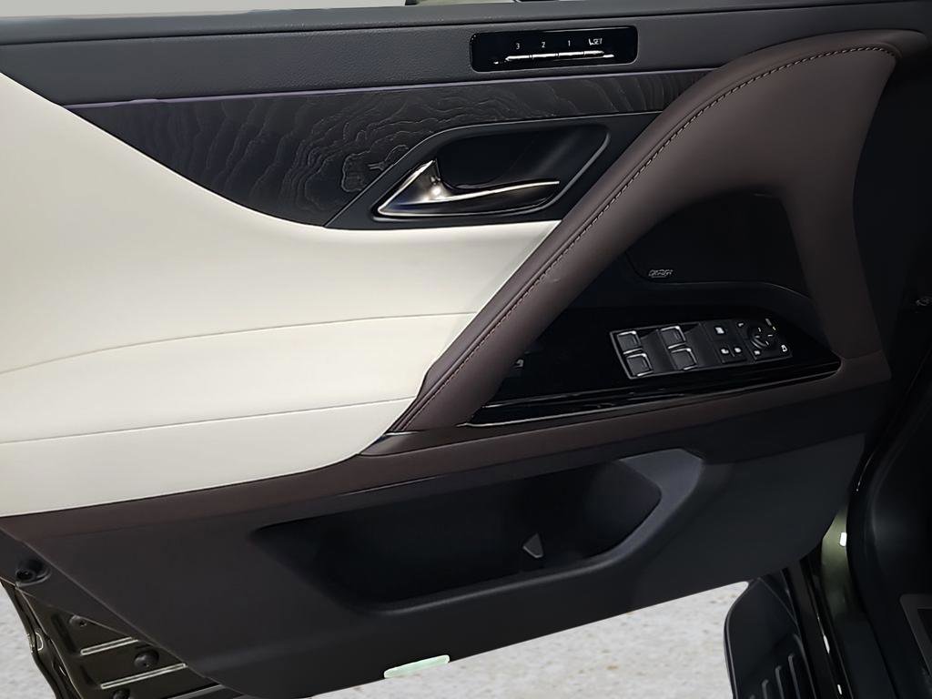 New 2025 Lexus LX 600 4WD w/ Luxury Package image 7