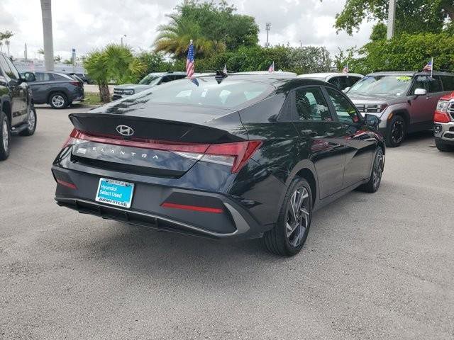 Certified 2025 Hyundai Elantra Sport FWD image 5