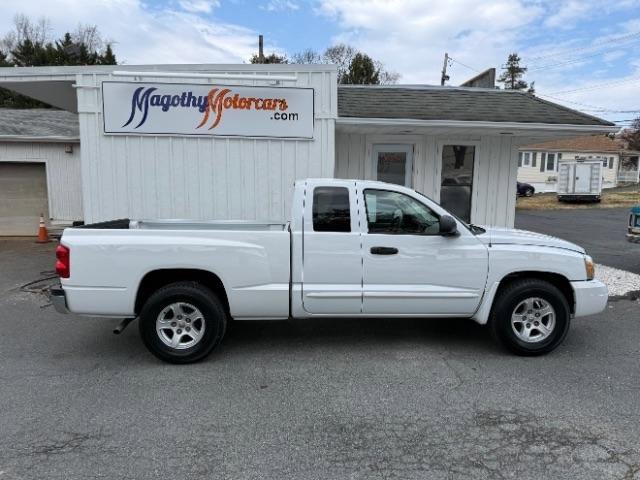 Used 2005 Dodge Dakota SLT image 2
