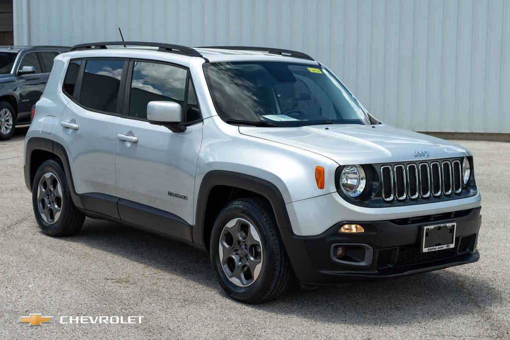 Used 2015 Jeep Renegade Latitude FWD image 3