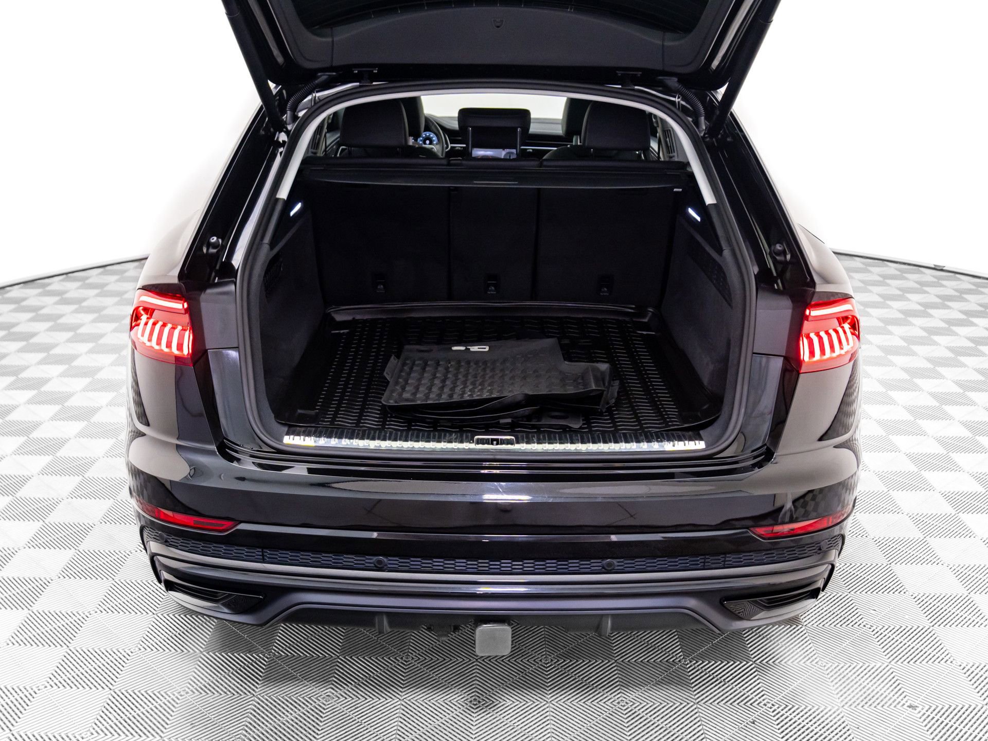 Used 2023 Audi Q8 Premium Plus image 29