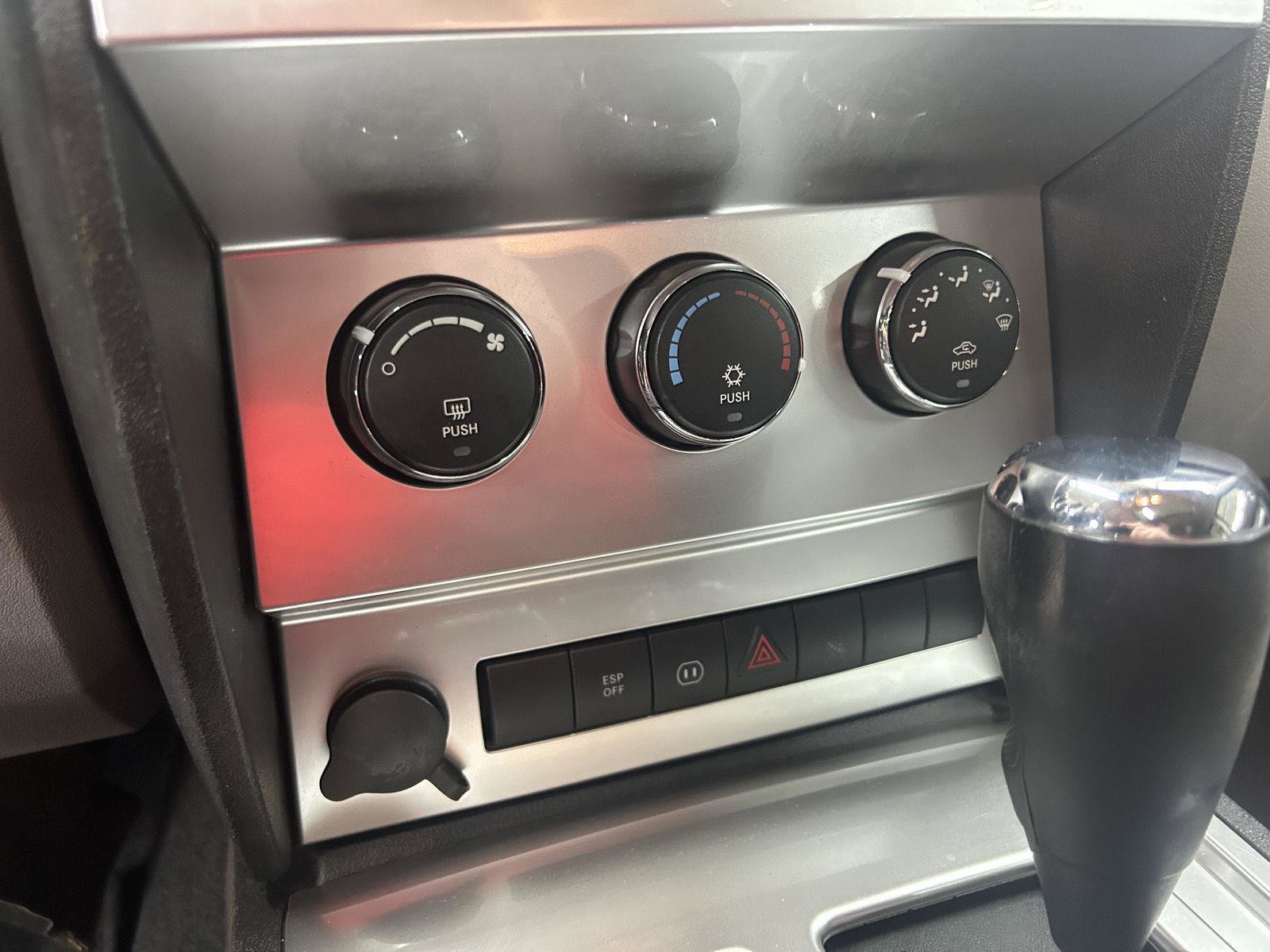 Used 2007 Dodge Nitro SLT image 17