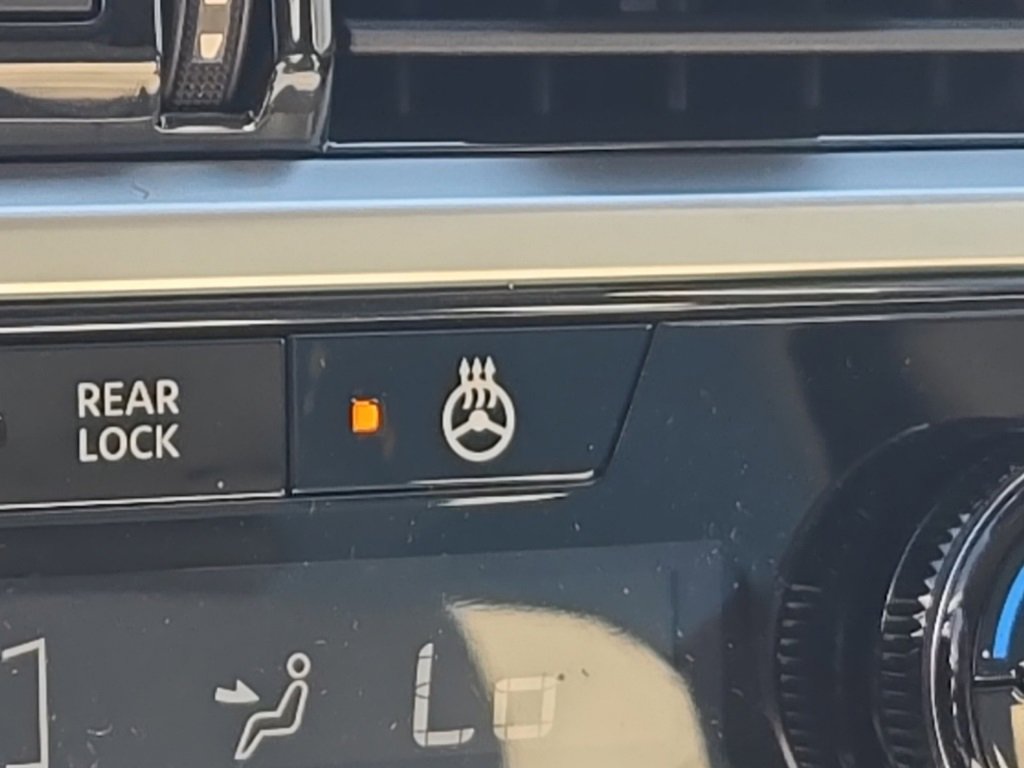 New 2025 Nissan Pathfinder SL w/ Black Appearance Package image 21