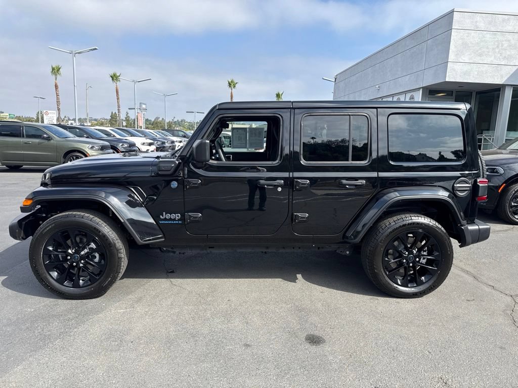 Certified 2025 Jeep Wrangler Unlimited Sahara w/ Safety Group AWD/4WD image 4