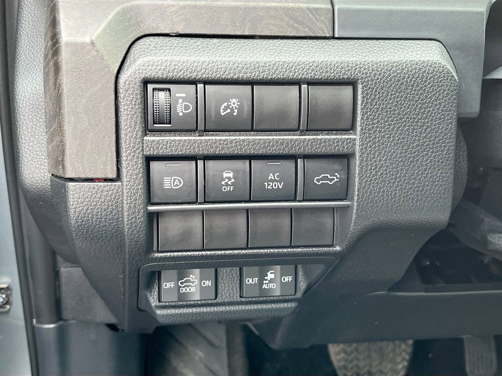 Used 2024 Toyota Tacoma Limited w/ Limited Package (LT) AWD/4WD image 10