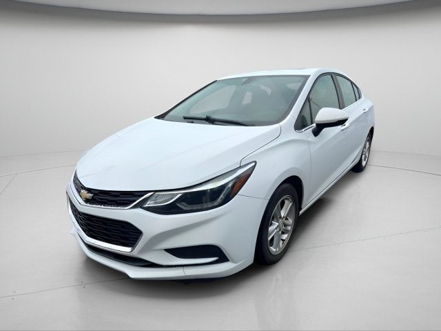 Used 2016 Chevrolet Cruze LT w/ Sun And Sound Package FWD image 2