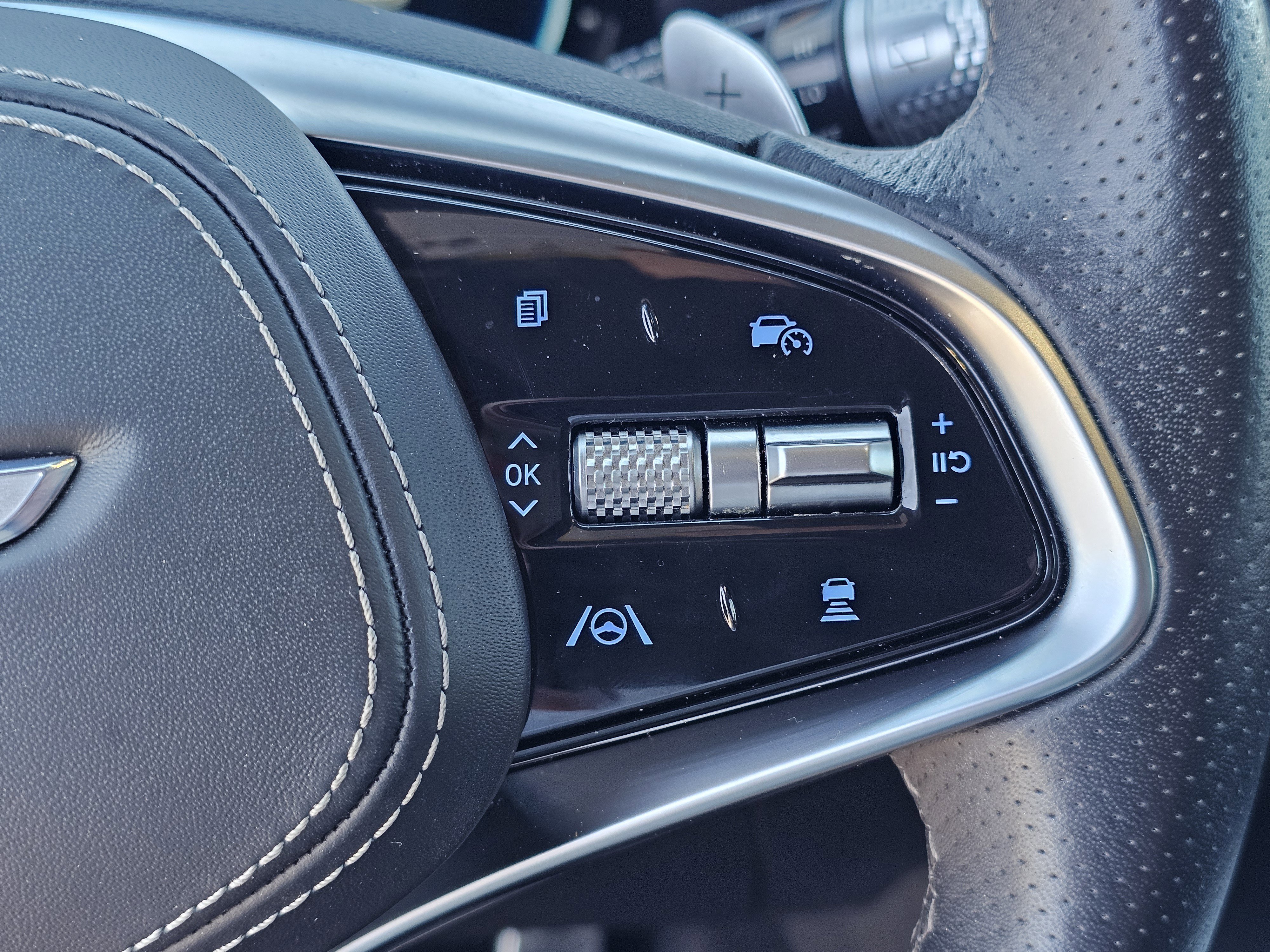 Used 2022 Genesis GV70 3.5T Sport w/ Sport Prestige Package image 21