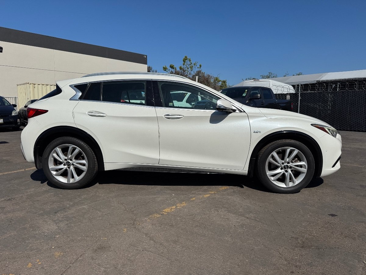 Used 2019 INFINITI QX30 w/ Cargo Package FWD image 6