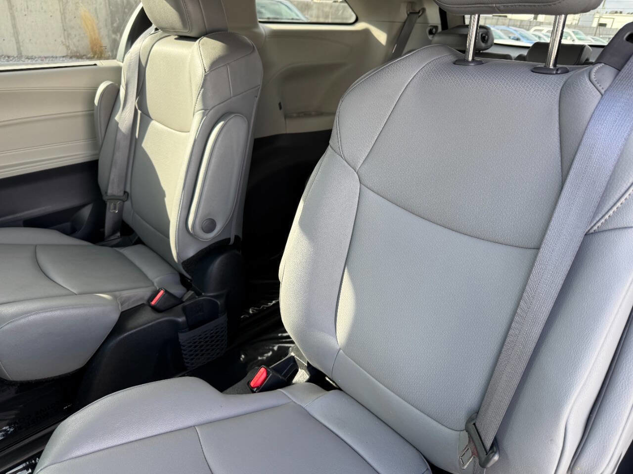 Used 2023 Toyota Sienna XLE image 21