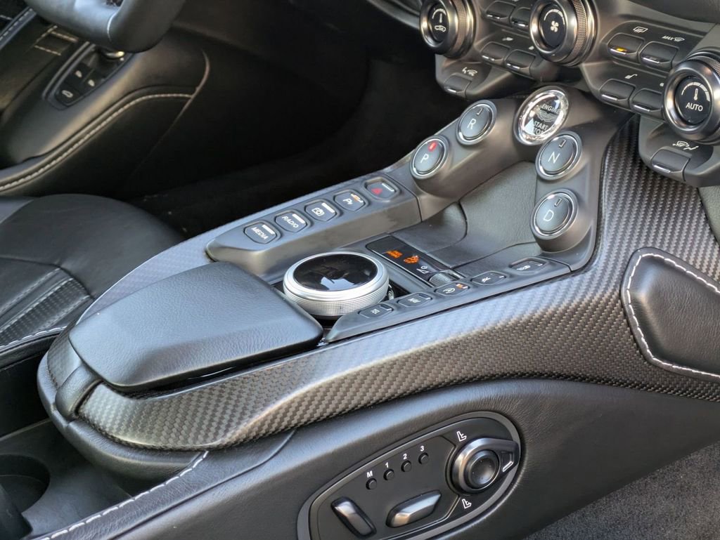Used 2019 Aston Martin V8 Vantage Coupe image 16